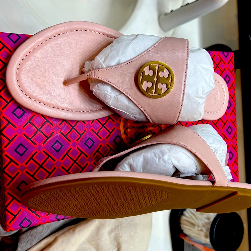 Tori Burch sea shell pink NEVER WORN still in box sandals